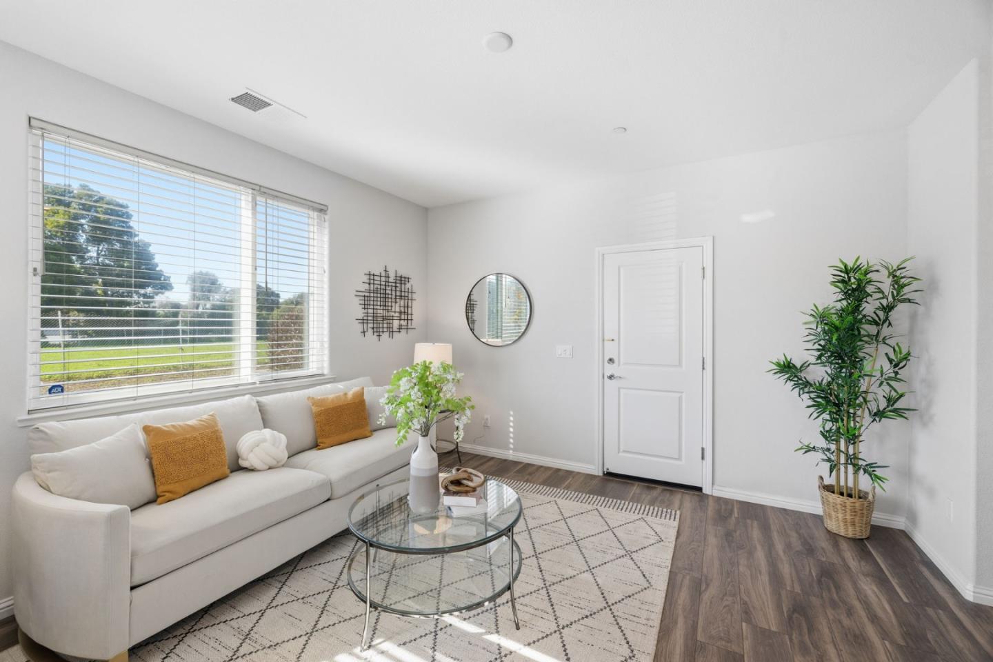 Detail Gallery Image 4 of 33 For 2420 Kita Ln, San Jose,  CA 95133 - 3 Beds | 2/1 Baths