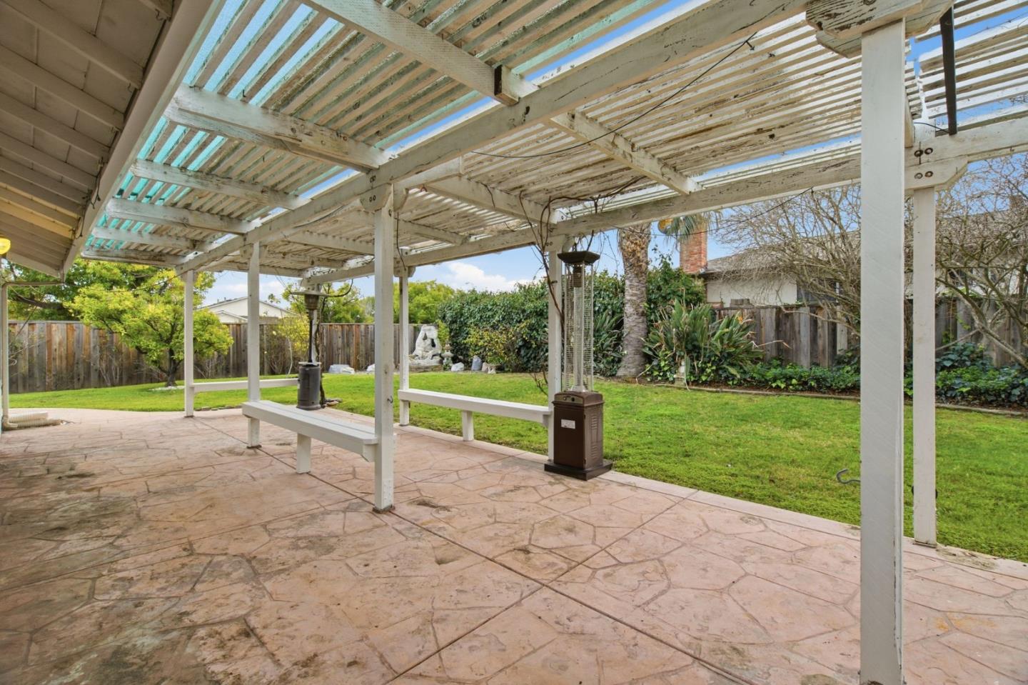 Detail Gallery Image 33 of 46 For 1071 Colony Hills Ln, Cupertino,  CA 95014 - 5 Beds | 3/1 Baths