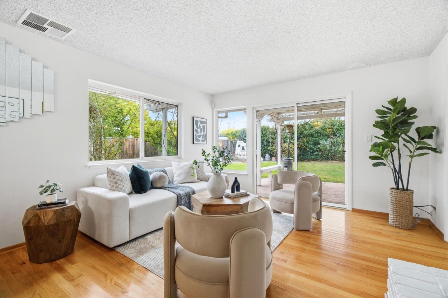 Detail Gallery Image 7 of 46 For 1071 Colony Hills Ln, Cupertino,  CA 95014 - 5 Beds | 3/1 Baths