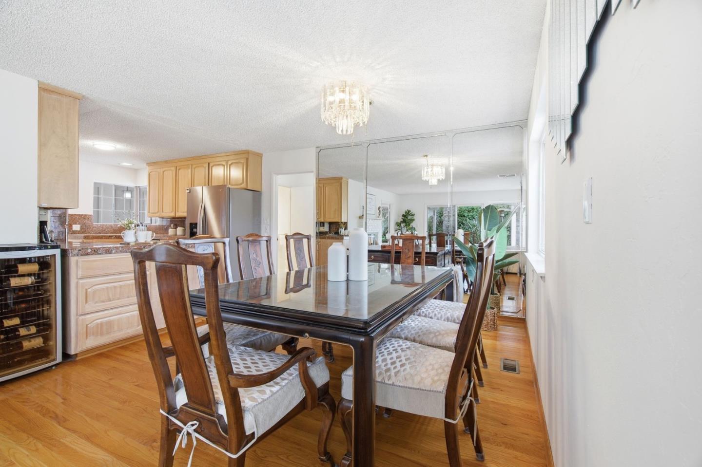 Detail Gallery Image 8 of 46 For 1071 Colony Hills Ln, Cupertino,  CA 95014 - 5 Beds | 3/1 Baths