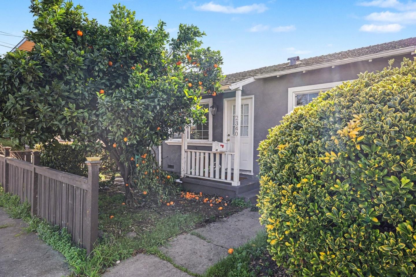 Detail Gallery Image 2 of 14 For 2340 Rheem Ave, Richmond,  CA 94804 - 3 Beds | 1 Baths