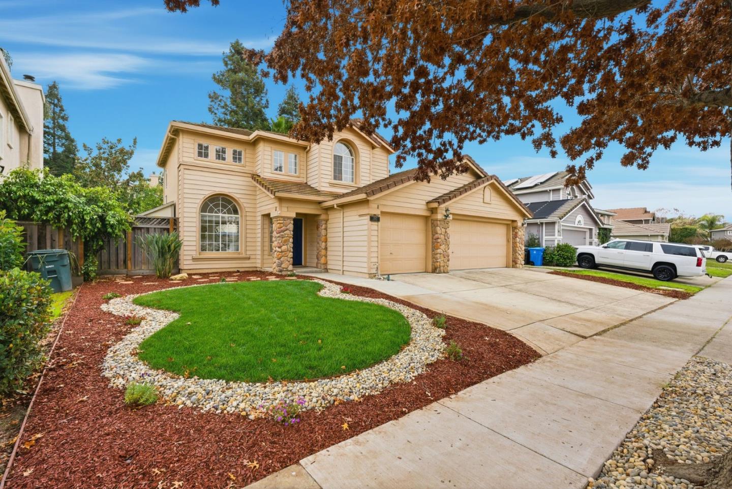 Detail Gallery Image 2 of 48 For 1242 Wagon Way, Gilroy,  CA 95020 - 4 Beds | 3 Baths