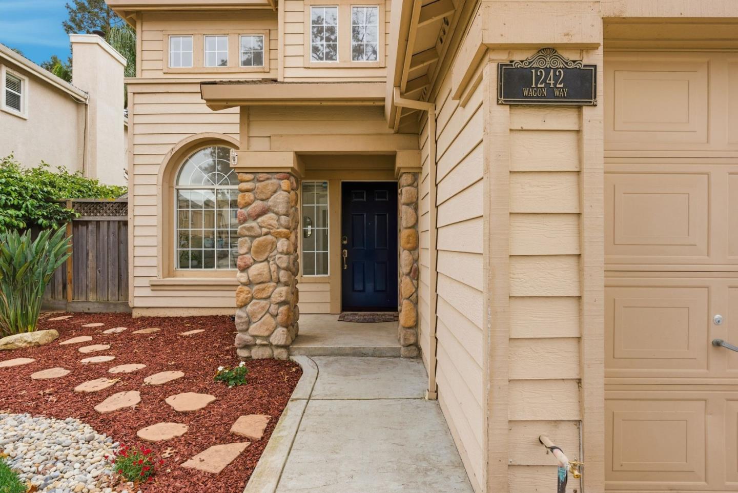 Detail Gallery Image 6 of 48 For 1242 Wagon Way, Gilroy,  CA 95020 - 4 Beds | 3 Baths