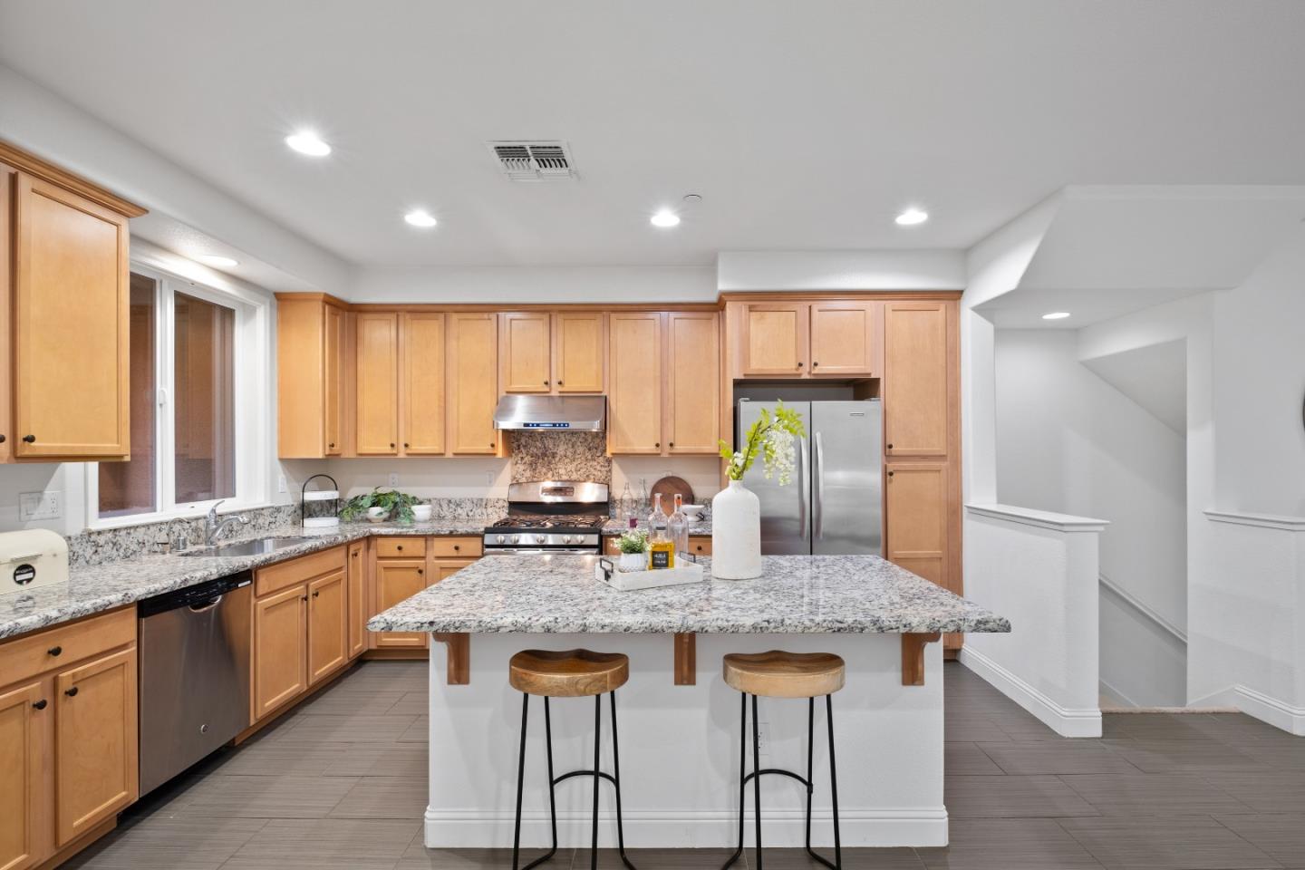 Detail Gallery Image 4 of 63 For 1503 Canal St, Milpitas,  CA 95035 - 3 Beds | 2/1 Baths