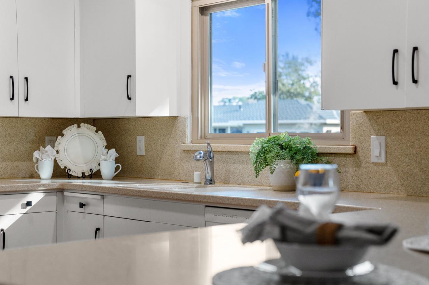 Detail Gallery Image 14 of 50 For 2249 Gundersen Dr, San Jose,  CA 95125 - 3 Beds | 2/1 Baths