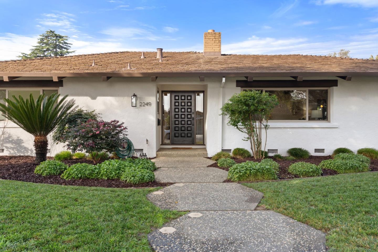 Detail Gallery Image 4 of 50 For 2249 Gundersen Dr, San Jose,  CA 95125 - 3 Beds | 2/1 Baths