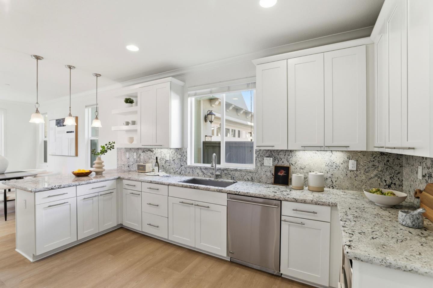 Detail Gallery Image 14 of 70 For 6060 Charlotte Dr, San Jose,  CA 95123 - 3 Beds | 2/1 Baths