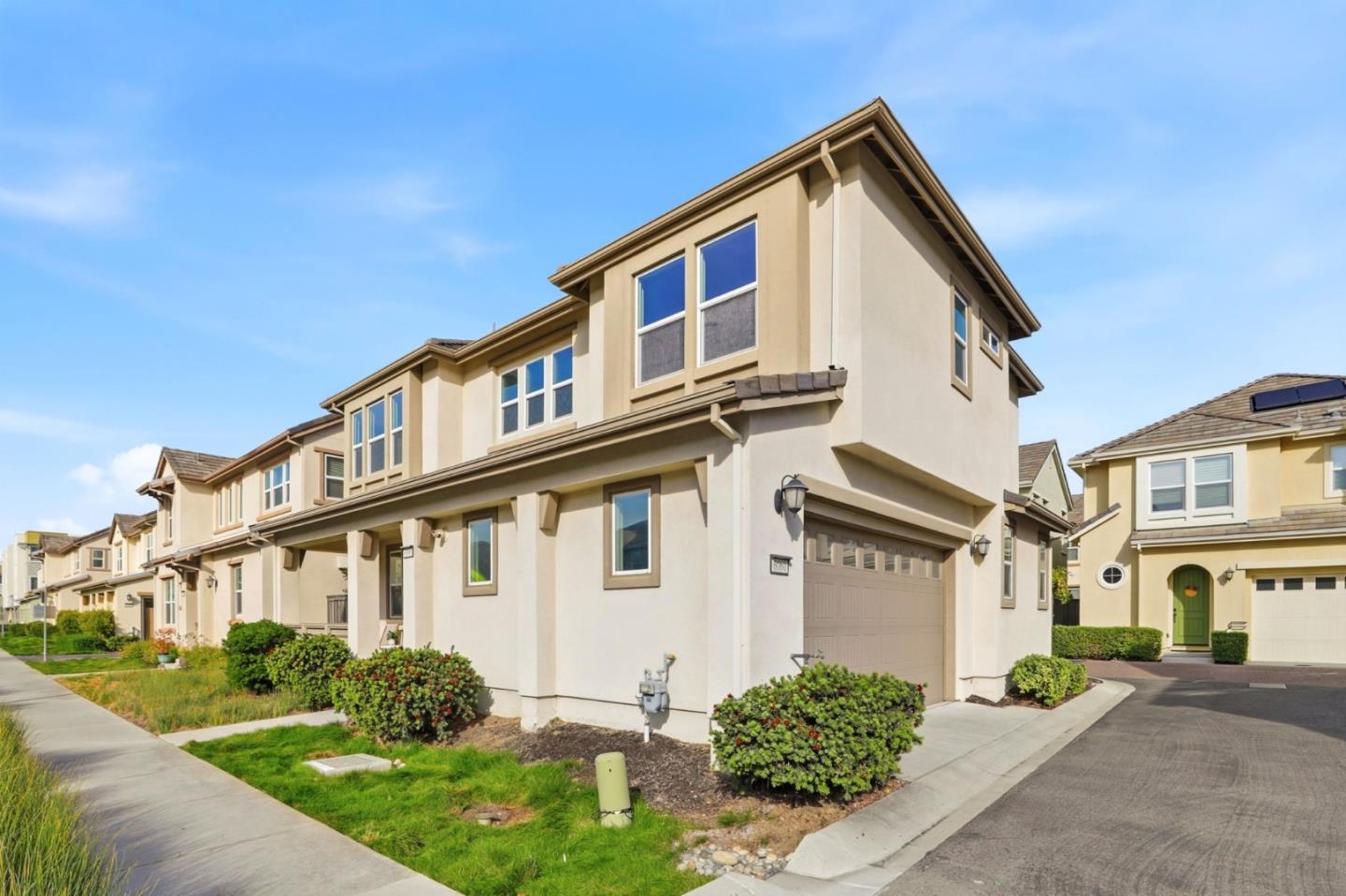 Detail Gallery Image 3 of 70 For 6060 Charlotte Dr, San Jose,  CA 95123 - 3 Beds | 2/1 Baths