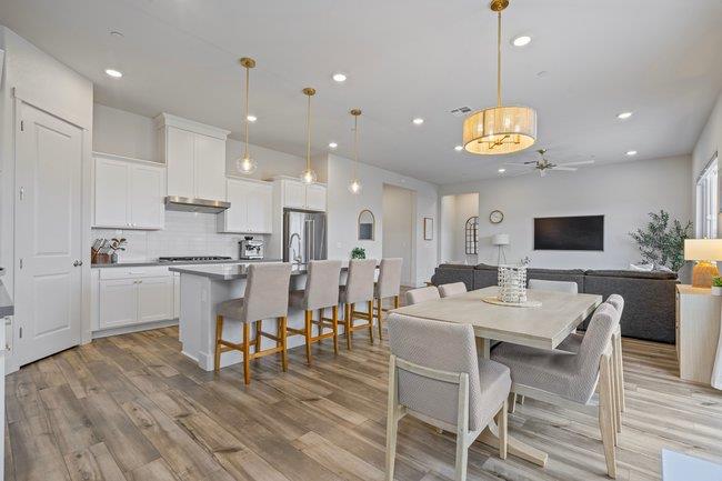 Detail Gallery Image 10 of 51 For 303 Amara Ln, Hollister,  CA 95023 - 4 Beds | 2/1 Baths