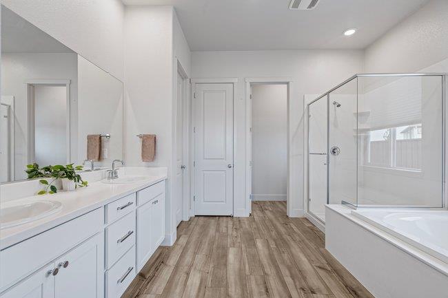 Detail Gallery Image 13 of 51 For 303 Amara Ln, Hollister,  CA 95023 - 4 Beds | 2/1 Baths