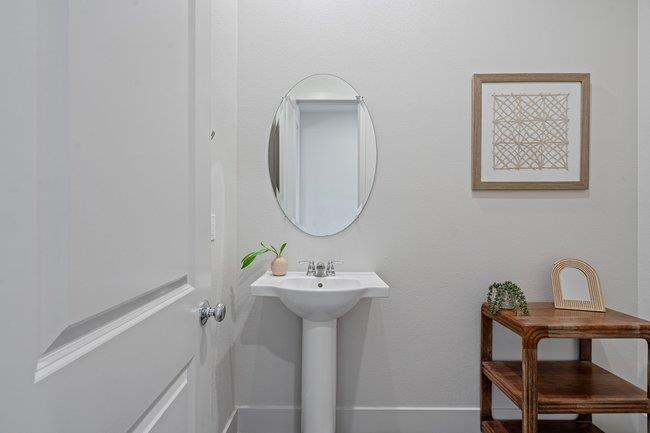 Detail Gallery Image 17 of 51 For 303 Amara Ln, Hollister,  CA 95023 - 4 Beds | 2/1 Baths