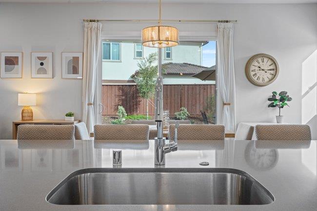 Detail Gallery Image 7 of 51 For 303 Amara Ln, Hollister,  CA 95023 - 4 Beds | 2/1 Baths