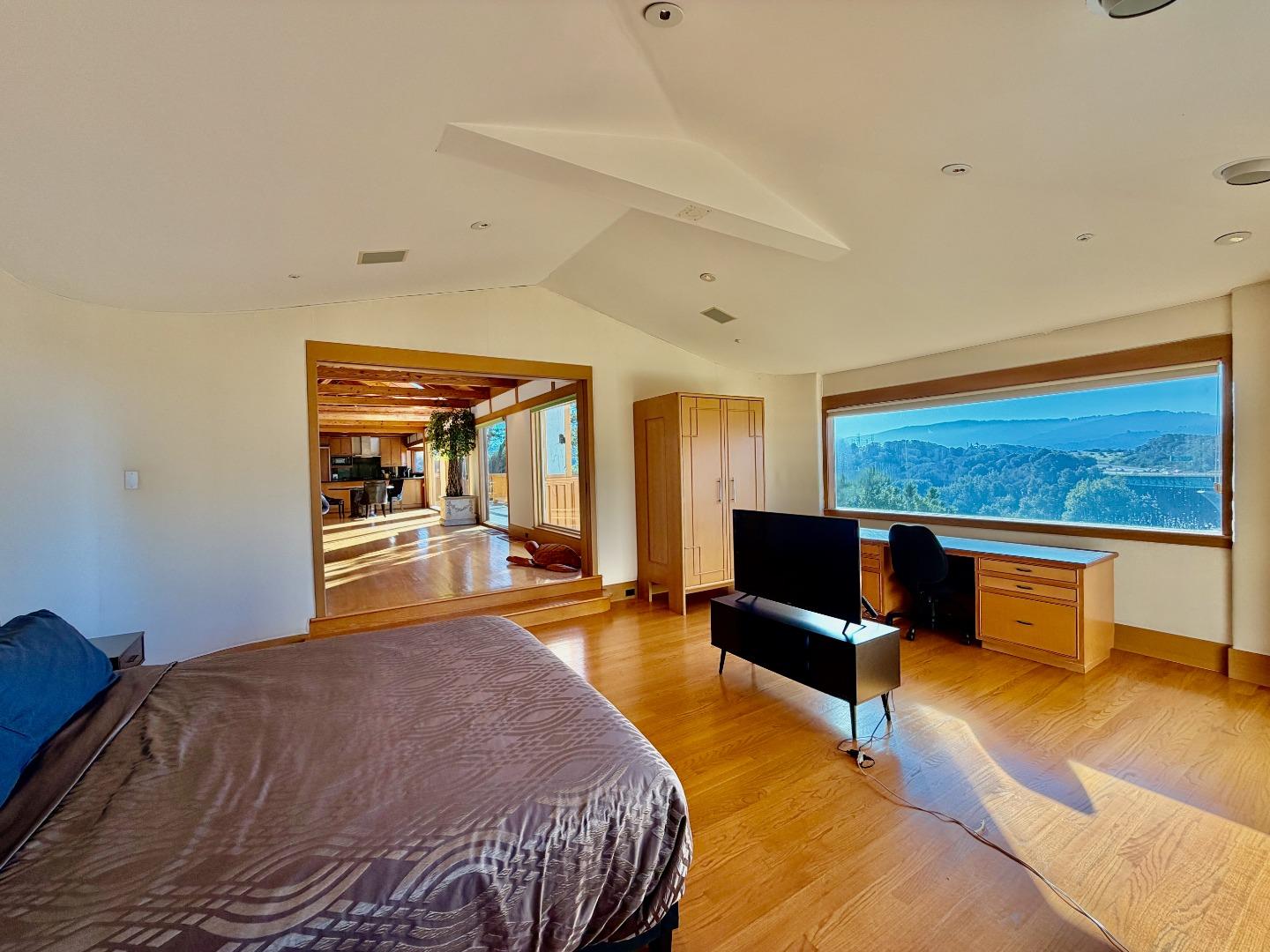 Detail Gallery Image 10 of 39 For 63 Berryessa Way, Hillsborough,  CA 94010 - 3 Beds | 3 Baths