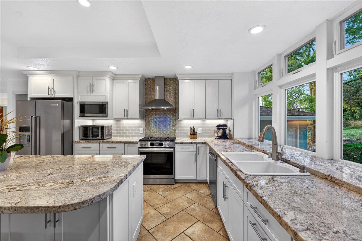 Detail Gallery Image 12 of 64 For 3633 Westview Dr, San Jose,  CA 95148 - 4 Beds | 3/1 Baths