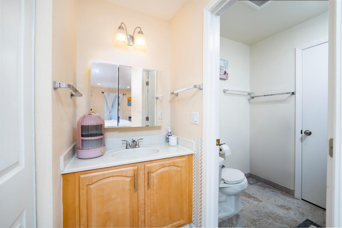Detail Gallery Image 7 of 11 For 2755 Country Dr #140,  Fremont,  CA 94536 - 2 Beds | 1/1 Baths