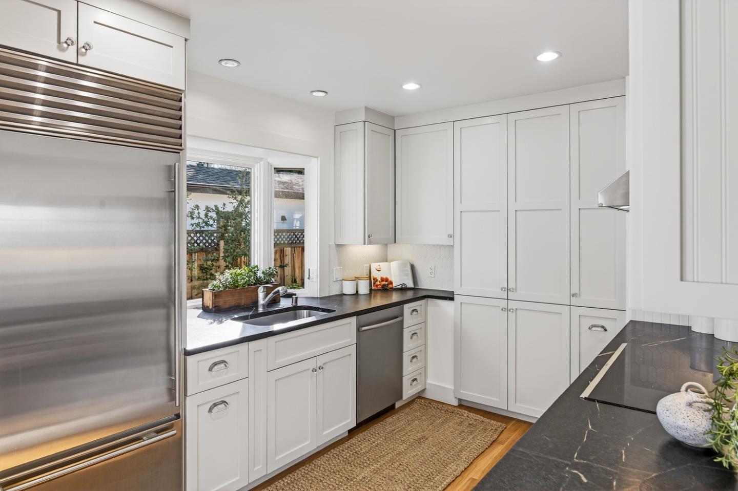 Detail Gallery Image 9 of 32 For 1032 Fulton St, Palo Alto,  CA 94301 - 4 Beds | 2 Baths