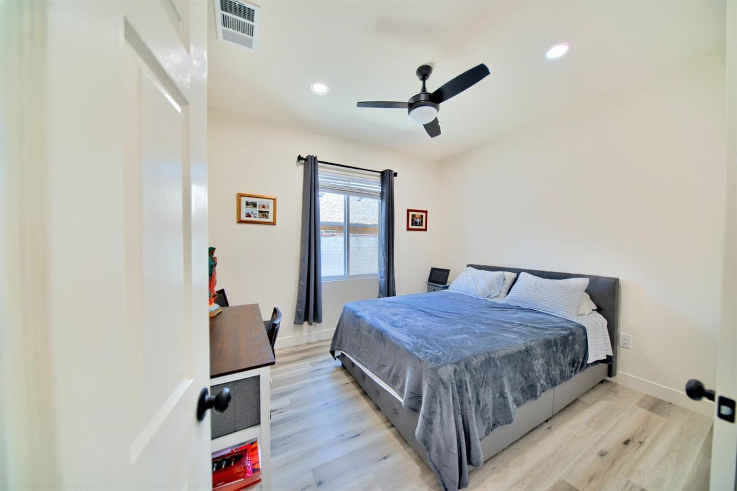 Detail Gallery Image 13 of 29 For 213 W South St, Tracy,  CA 95376 - 3 Beds | 2 Baths