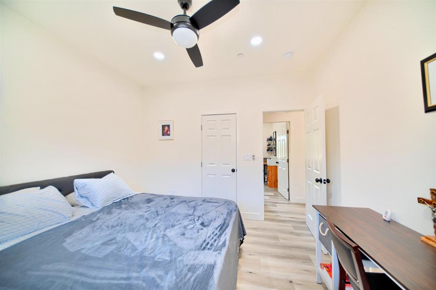 Detail Gallery Image 14 of 29 For 213 W South St, Tracy,  CA 95376 - 3 Beds | 2 Baths