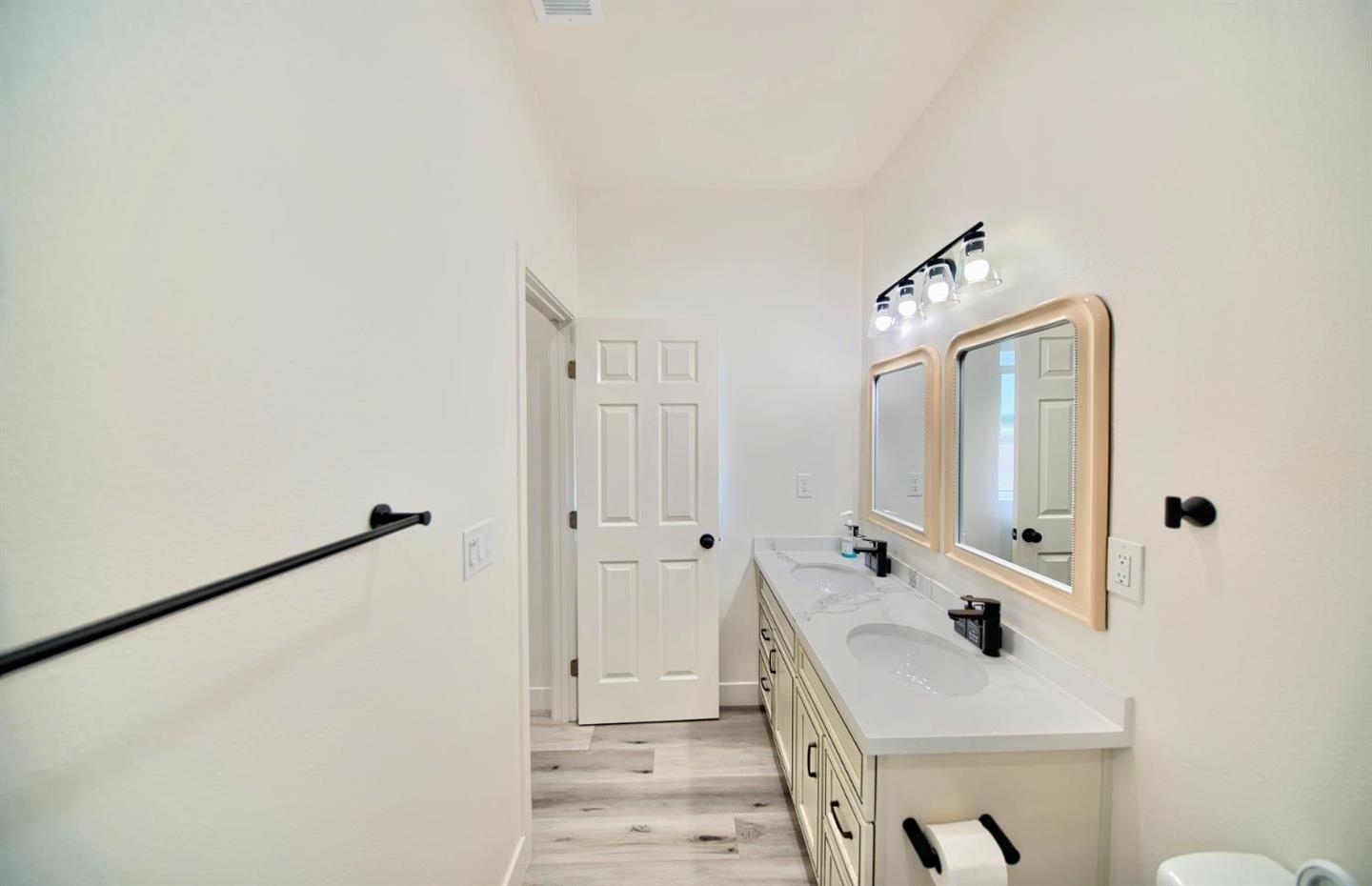 Detail Gallery Image 19 of 29 For 213 W South St, Tracy,  CA 95376 - 3 Beds | 2 Baths