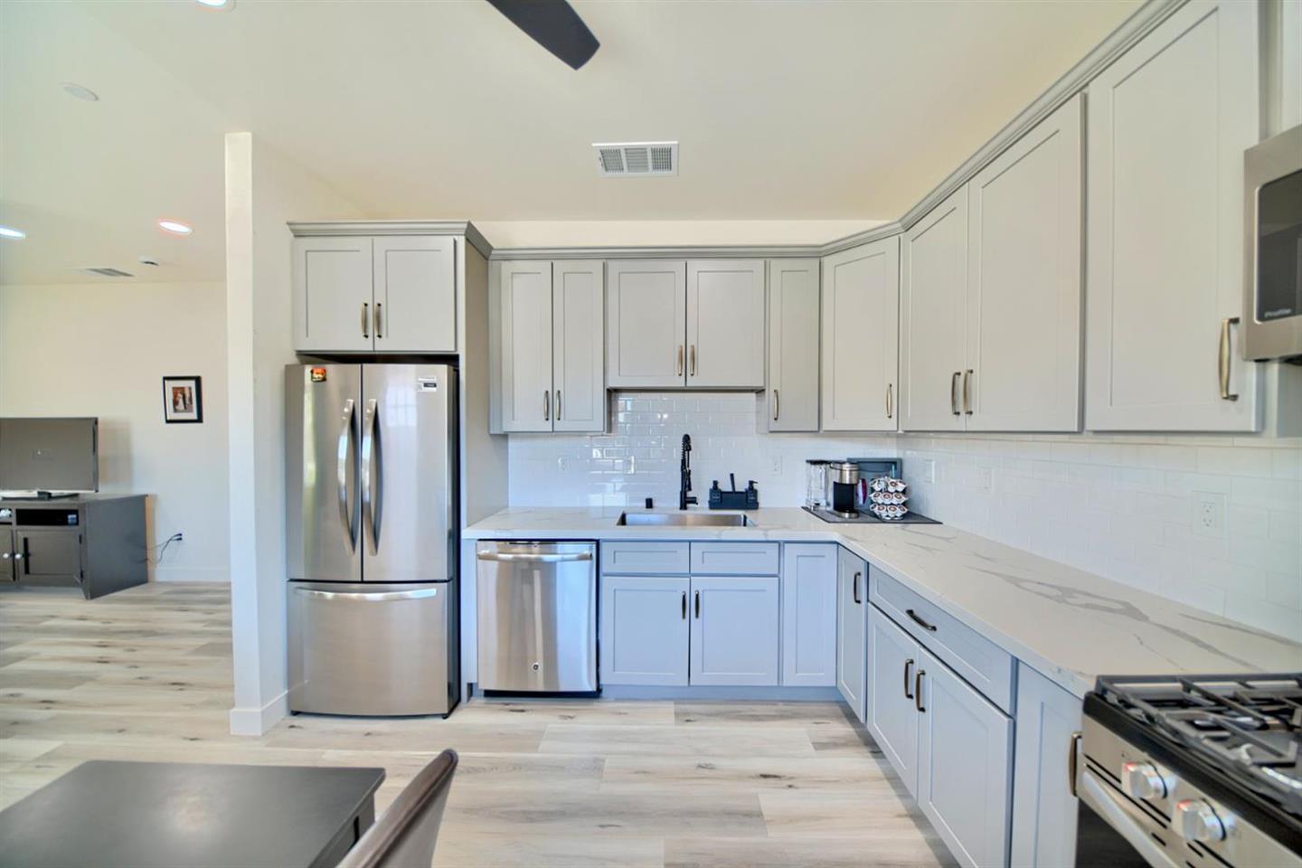 Detail Gallery Image 9 of 29 For 213 W South St, Tracy,  CA 95376 - 3 Beds | 2 Baths