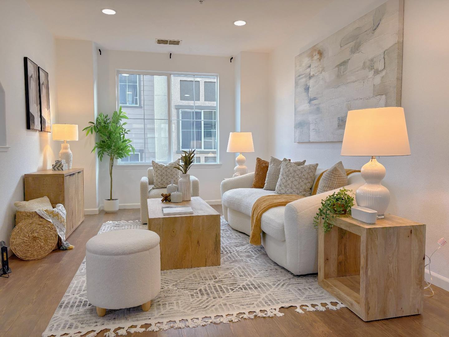 Front Image Thumbnail for ML82032053