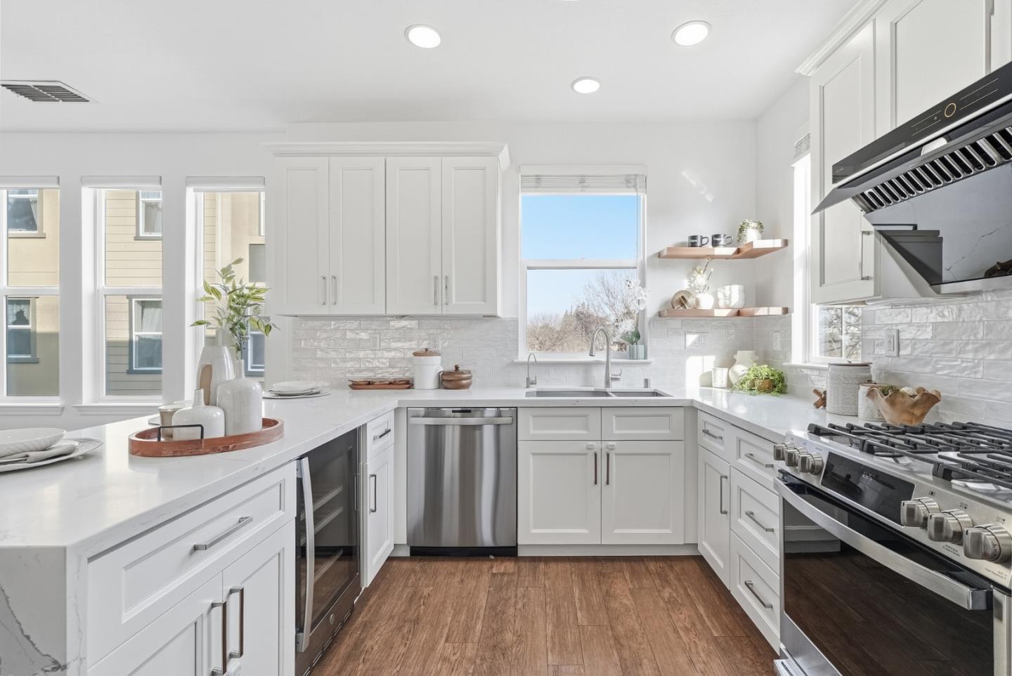 Detail Gallery Image 13 of 36 For 238 Peppermint Tree Ter #5,  Sunnyvale,  CA 94086 - 3 Beds | 3/1 Baths