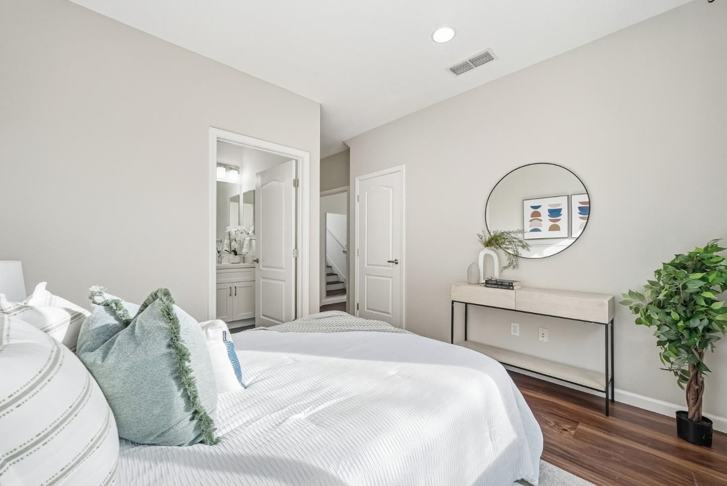 Detail Gallery Image 21 of 36 For 238 Peppermint Tree Ter #5,  Sunnyvale,  CA 94086 - 3 Beds | 3/1 Baths