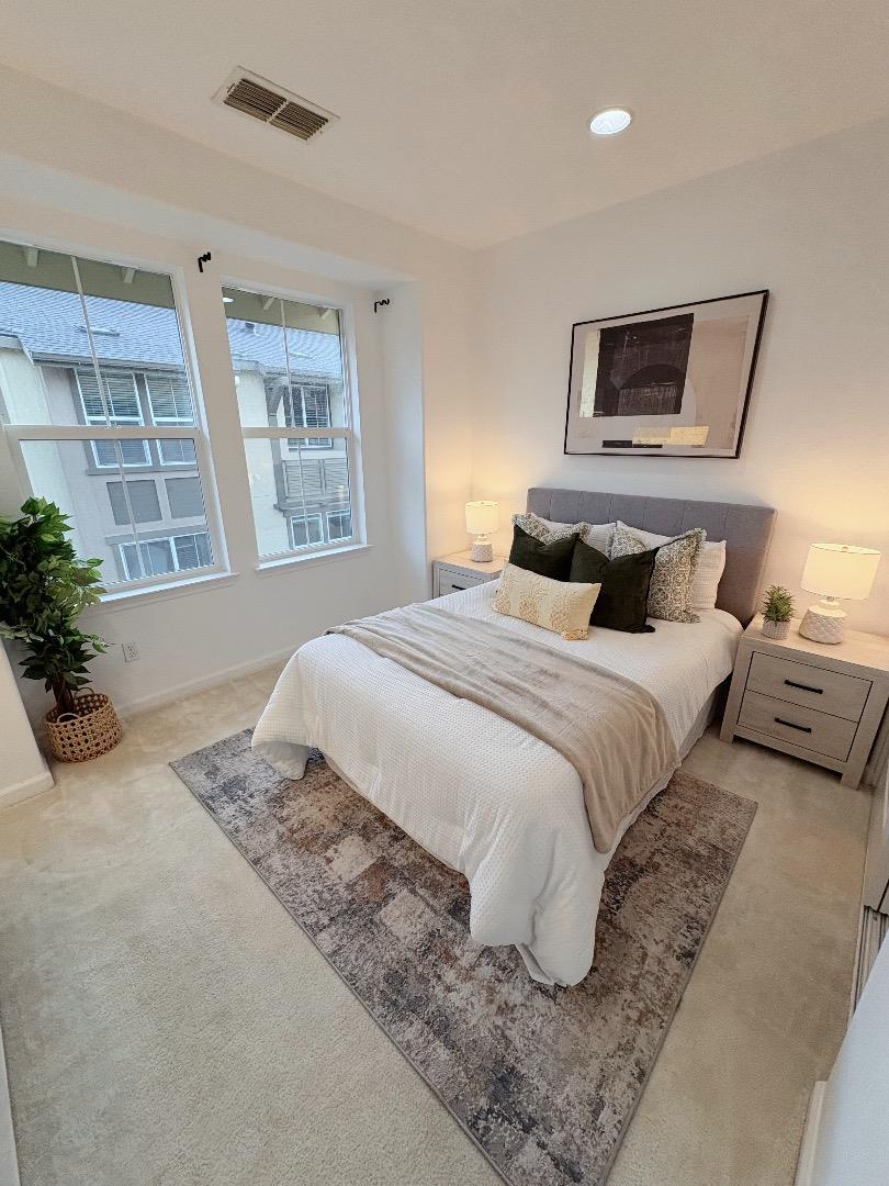 Detail Gallery Image 5 of 9 For 238 Peppermint Tree Ter #5,  Sunnyvale,  CA 94086 - 3 Beds | 3/1 Baths