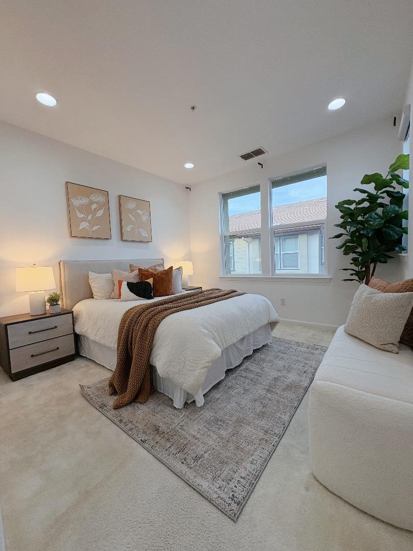 Detail Gallery Image 6 of 9 For 238 Peppermint Tree Ter #5,  Sunnyvale,  CA 94086 - 3 Beds | 3/1 Baths