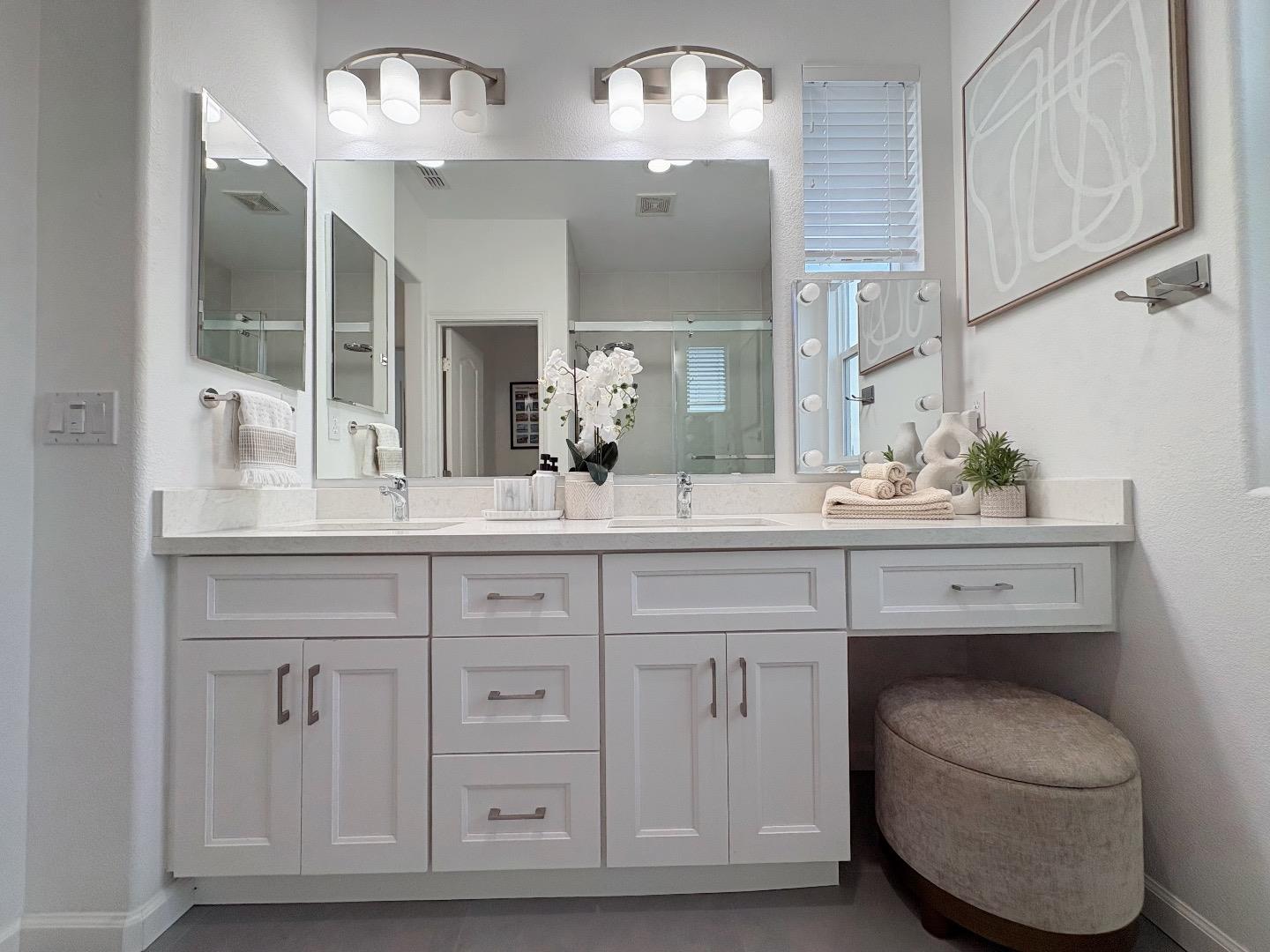 Detail Gallery Image 8 of 9 For 238 Peppermint Tree Ter #5,  Sunnyvale,  CA 94086 - 3 Beds | 3/1 Baths