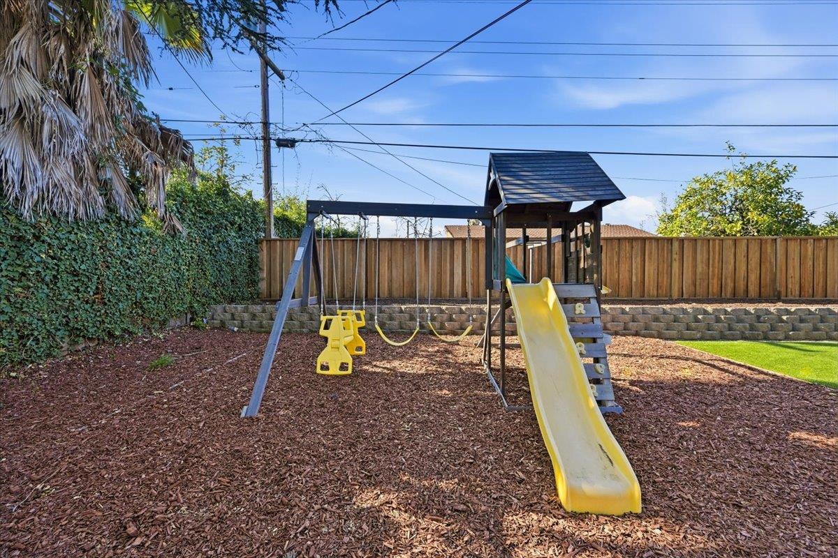 Detail Gallery Image 105 of 130 For 10305 Norwich Ave, Cupertino,  CA 95014 - 4 Beds | 2 Baths