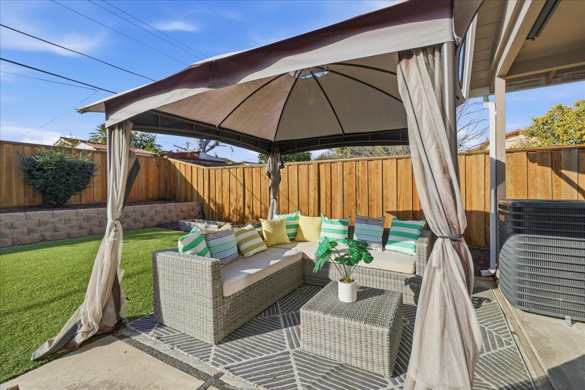 Detail Gallery Image 108 of 130 For 10305 Norwich Ave, Cupertino,  CA 95014 - 4 Beds | 2 Baths