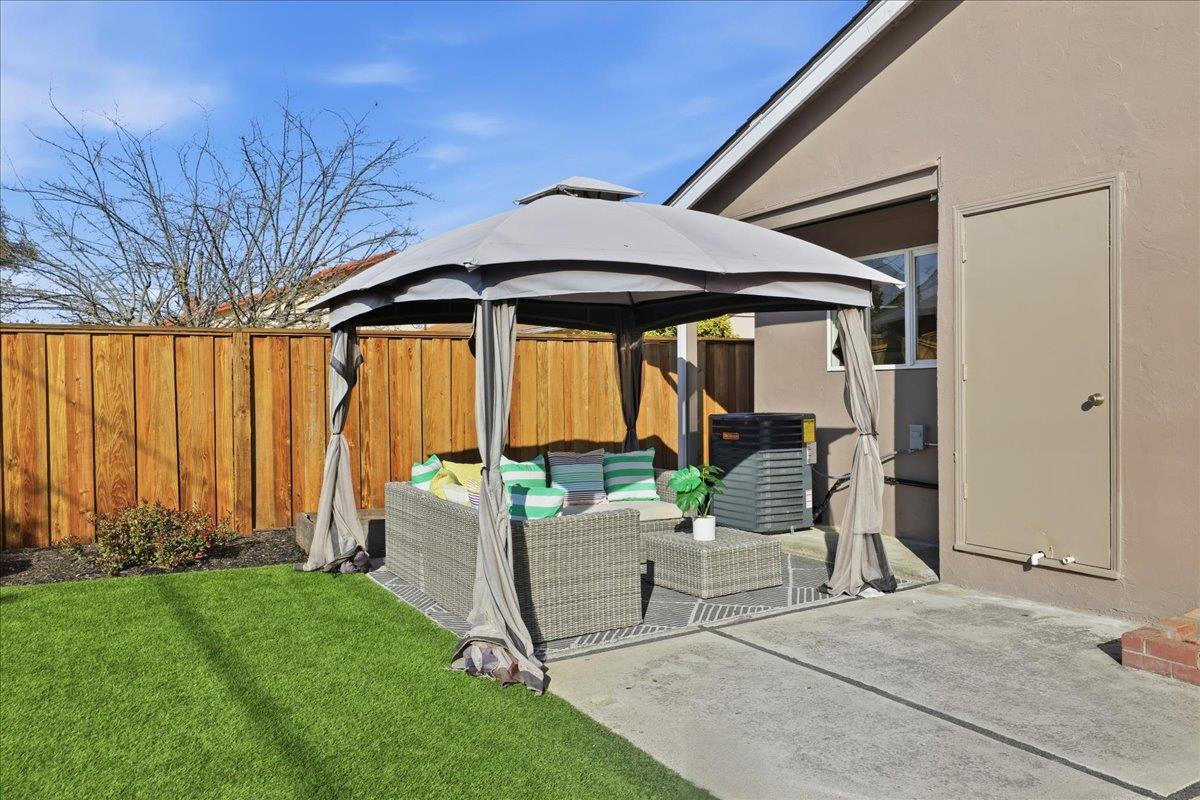 Detail Gallery Image 109 of 130 For 10305 Norwich Ave, Cupertino,  CA 95014 - 4 Beds | 2 Baths
