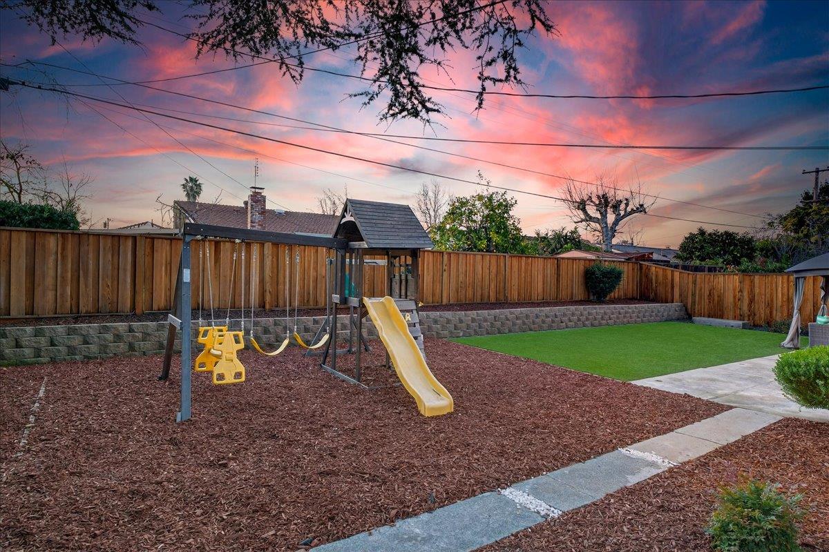 Detail Gallery Image 116 of 130 For 10305 Norwich Ave, Cupertino,  CA 95014 - 4 Beds | 2 Baths