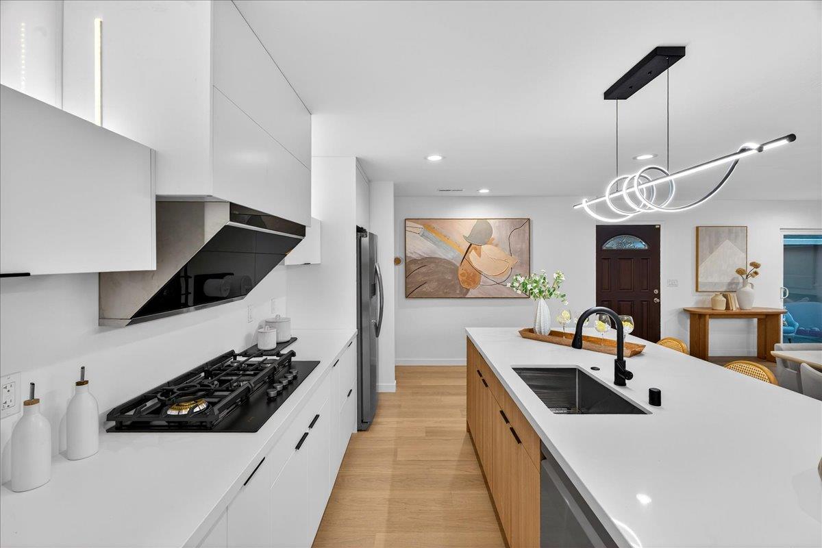 Detail Gallery Image 14 of 130 For 10305 Norwich Ave, Cupertino,  CA 95014 - 4 Beds | 2 Baths