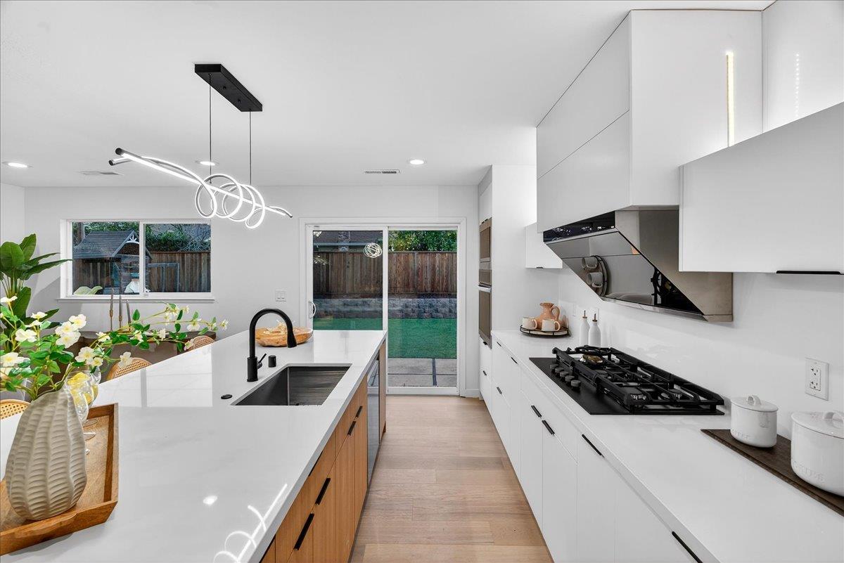 Detail Gallery Image 15 of 130 For 10305 Norwich Ave, Cupertino,  CA 95014 - 4 Beds | 2 Baths