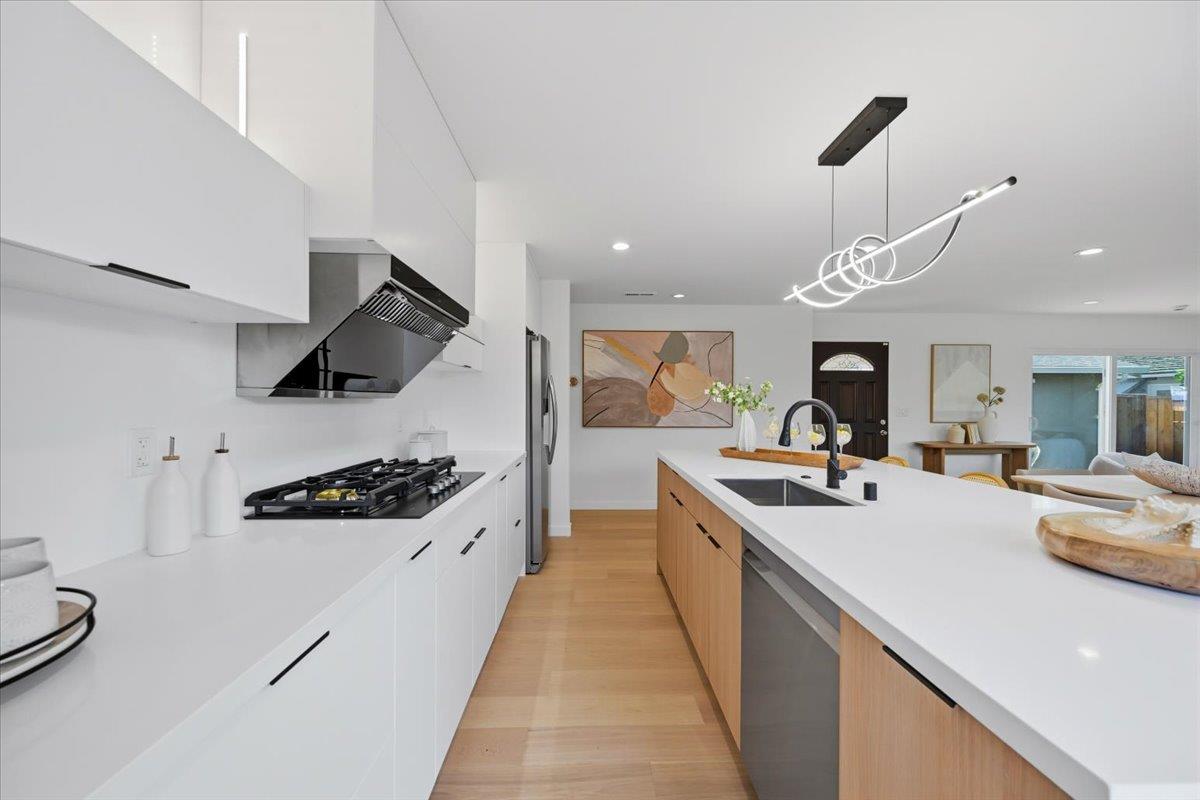 Detail Gallery Image 16 of 130 For 10305 Norwich Ave, Cupertino,  CA 95014 - 4 Beds | 2 Baths