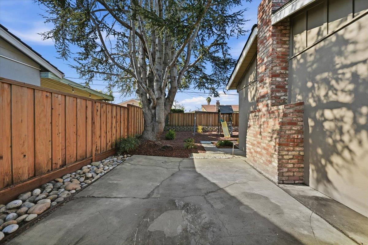 Detail Gallery Image 95 of 130 For 10305 Norwich Ave, Cupertino,  CA 95014 - 4 Beds | 2 Baths