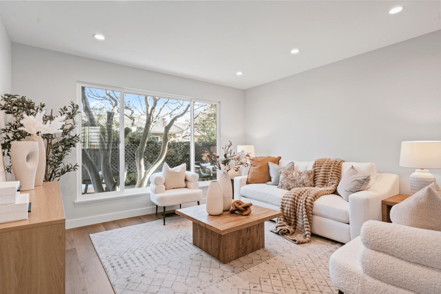 Front Image Thumbnail for ML82032060