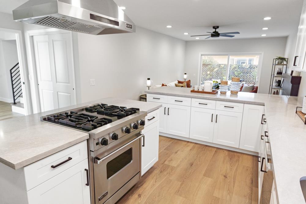 Detail Gallery Image 11 of 66 For 131 Yawl Ct, Foster City,  CA 94404 - 7 Beds | 3 Baths