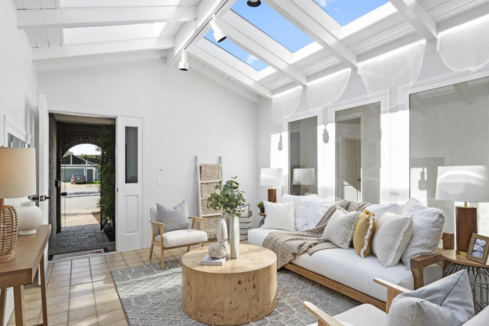 Detail Gallery Image 4 of 66 For 131 Yawl Ct, Foster City,  CA 94404 - 7 Beds | 3 Baths