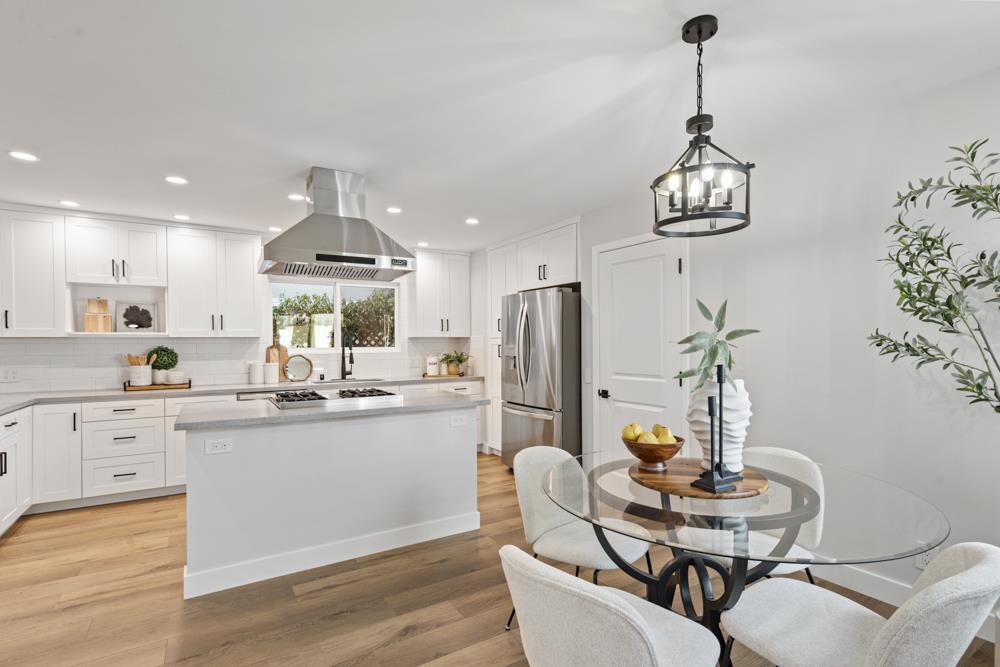 Detail Gallery Image 6 of 66 For 131 Yawl Ct, Foster City,  CA 94404 - 7 Beds | 3 Baths