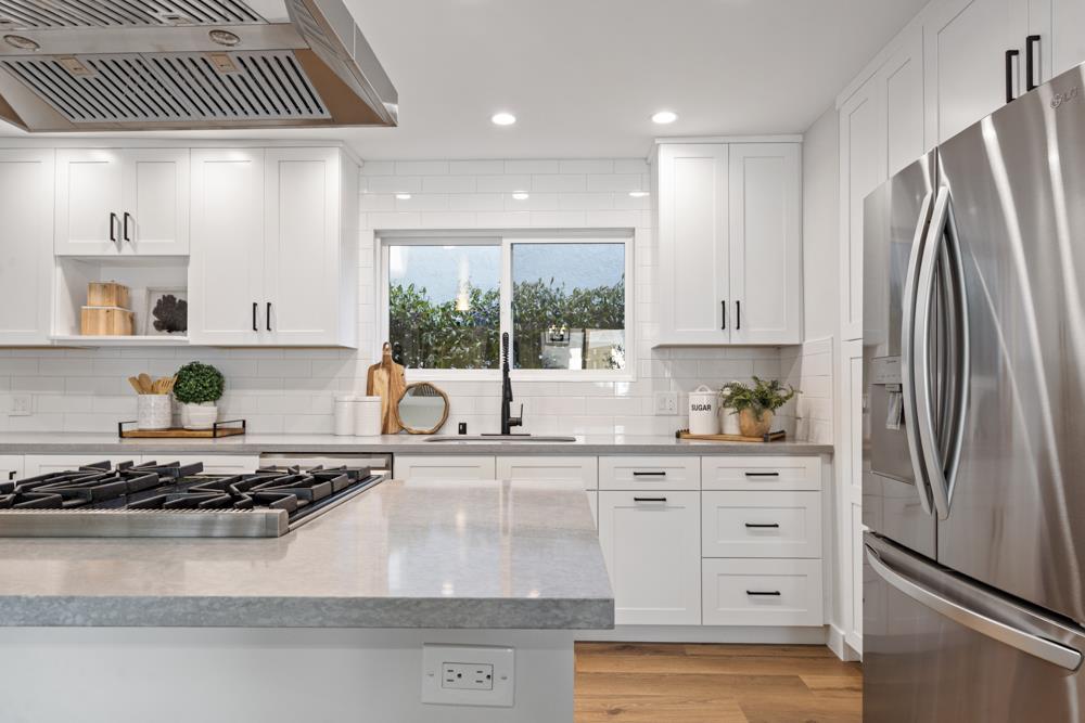 Detail Gallery Image 8 of 66 For 131 Yawl Ct, Foster City,  CA 94404 - 7 Beds | 3 Baths