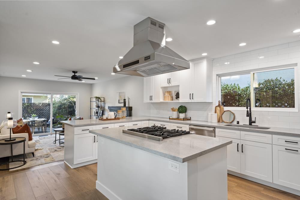 Detail Gallery Image 9 of 66 For 131 Yawl Ct, Foster City,  CA 94404 - 7 Beds | 3 Baths