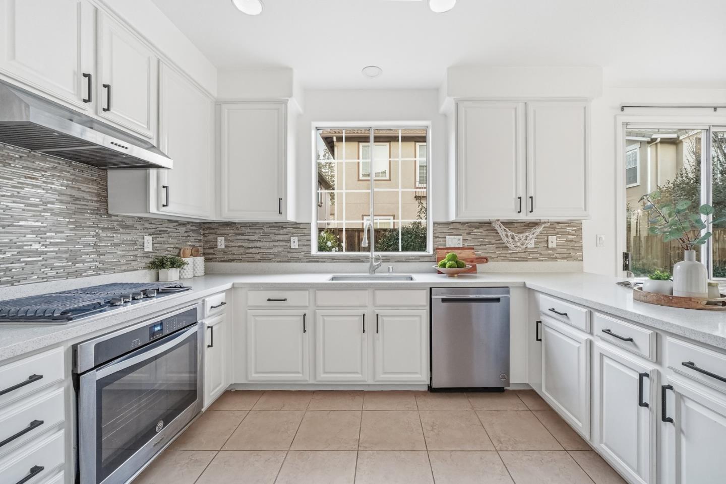 Detail Gallery Image 17 of 34 For 2764 Bungalow Ct, San Jose,  CA 95125 - 4 Beds | 2/1 Baths