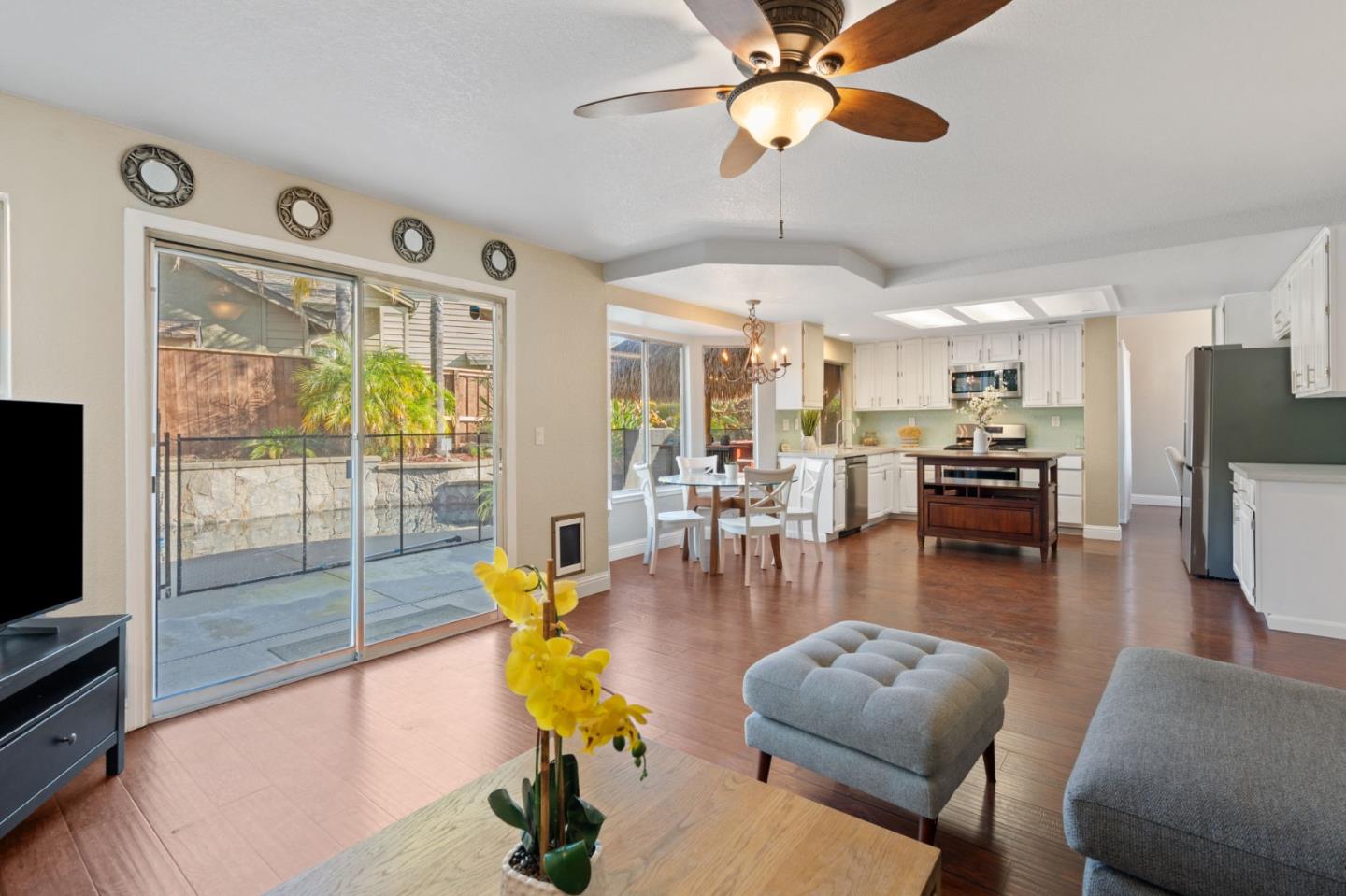 Detail Gallery Image 10 of 30 For 3335 Sandalwood Rd, Rocklin,  CA 95765 - 4 Beds | 2/1 Baths