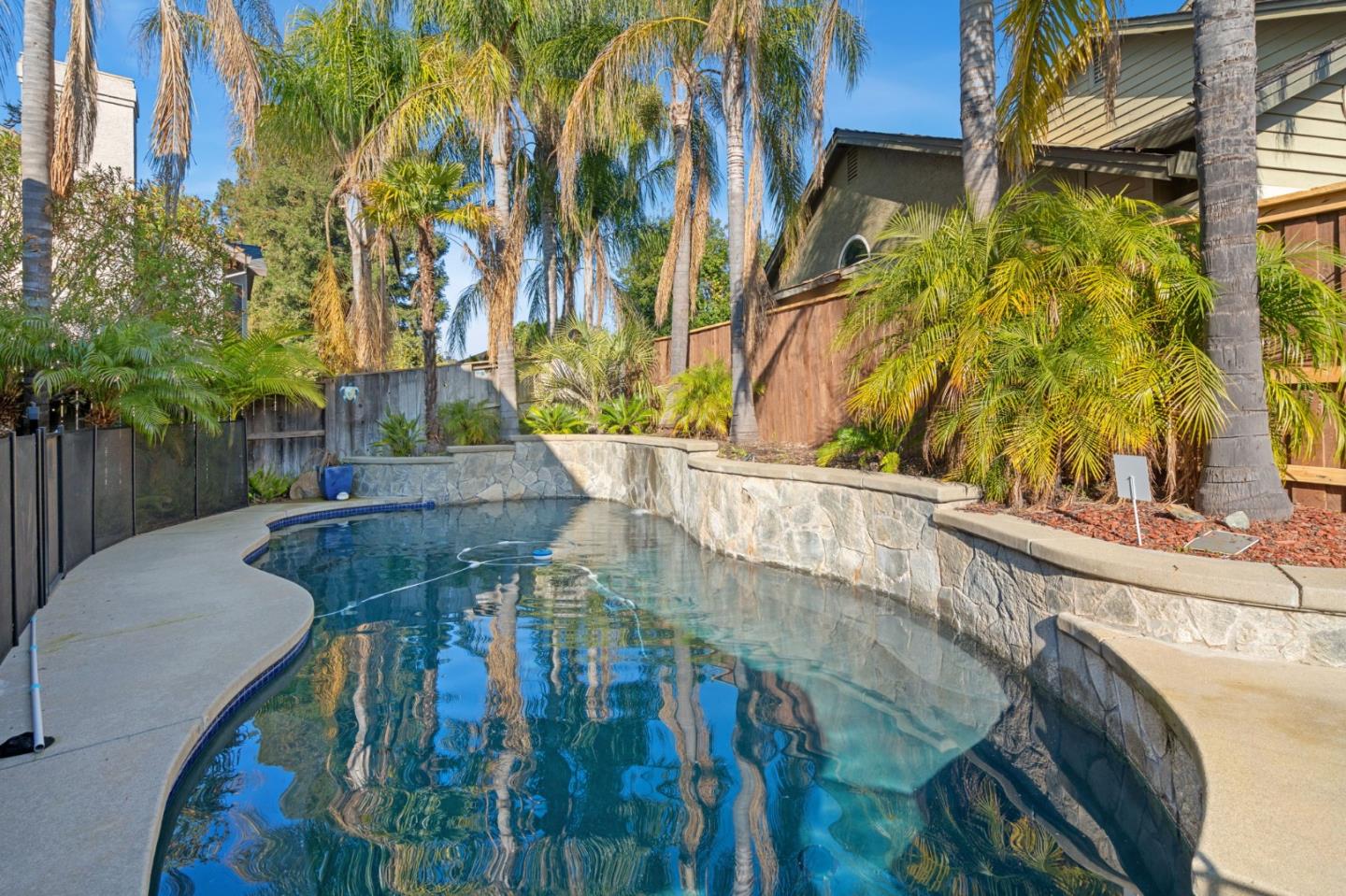 Detail Gallery Image 25 of 30 For 3335 Sandalwood Rd, Rocklin,  CA 95765 - 4 Beds | 2/1 Baths