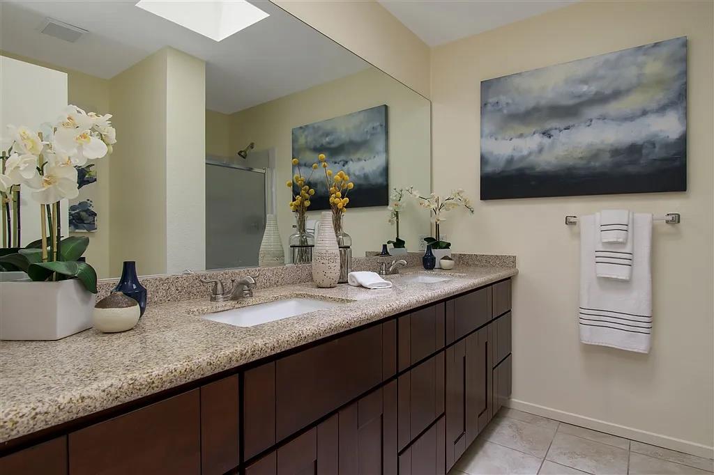 Detail Gallery Image 11 of 14 For 4435 Nobel Dr, San Diego,  CA 92122 - 2 Beds | 2 Baths