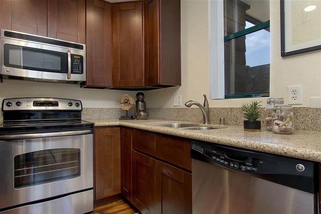 Detail Gallery Image 8 of 14 For 4435 Nobel Dr, San Diego,  CA 92122 - 2 Beds | 2 Baths