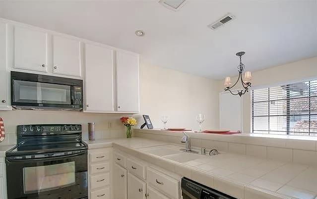 Detail Gallery Image 11 of 14 For 4225 Porte De Palmas, San Diego,  CA 92122 - 2 Beds | 1 Baths